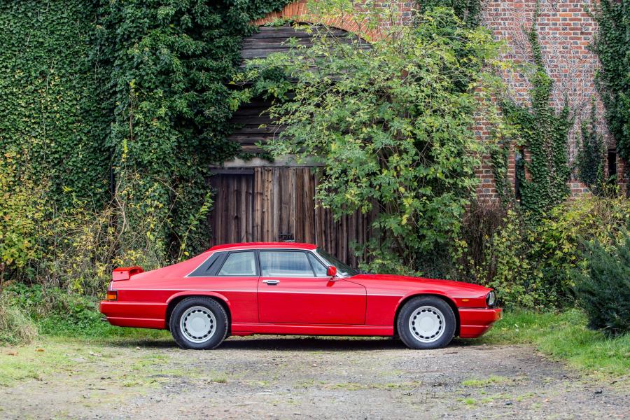  Jaguar XJR-S 5.3 by JaguarSport 1988 года  (UK) (фото 3 из 14)